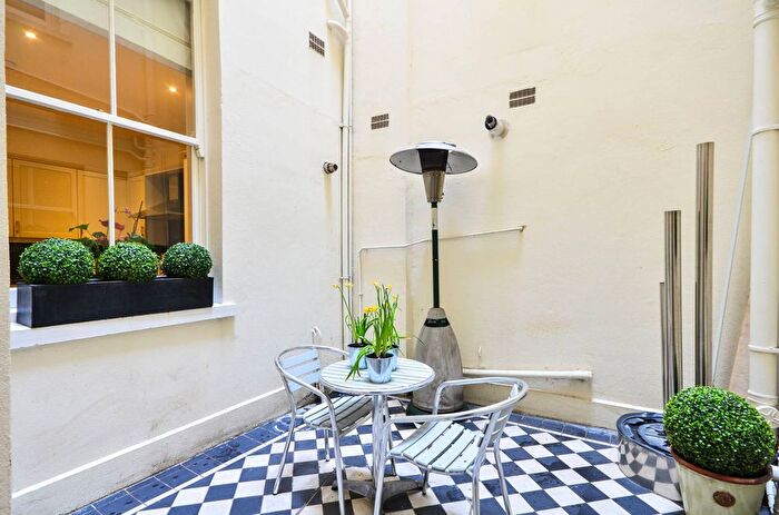 2 Bedroom Flat To Rent In Courtfield Gardens, South Kensington, London, SW5
