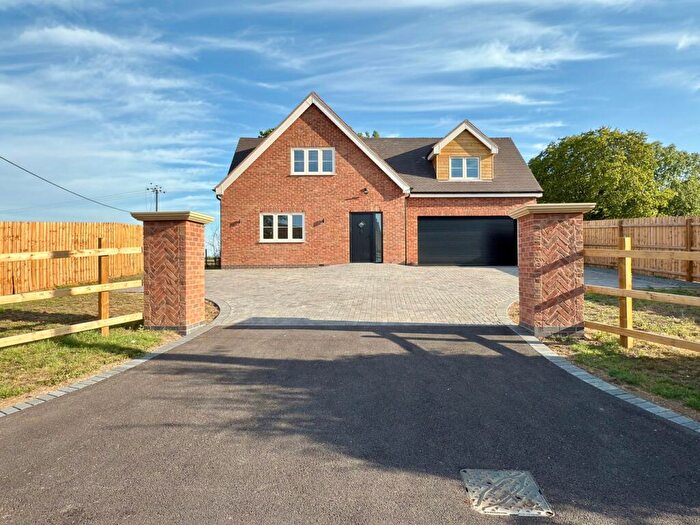 3 Bedroom Detached House For Sale In Aston On Carrrant, Tewkesbury, Tewkesbury, GL20