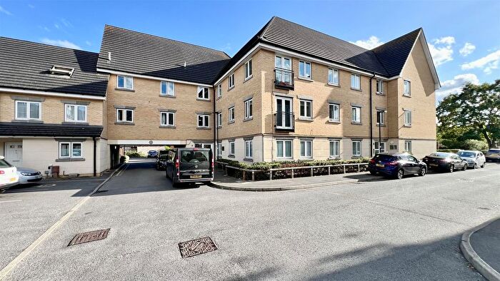2 Bedroom Flat For Sale In Fusiliers Way, Hounslow, TW4