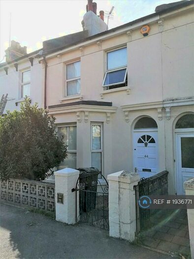 6 Bedroom Terraced House To Rent In Susans Road, Eastbourne, BN21