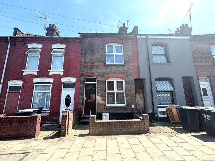 2 Bedroom Terraced House For Sale In Oak Road, Bury Park, Luton, Bedfordshire, LU4