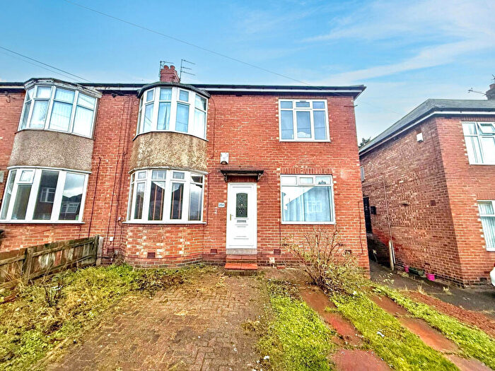 2 Bedroom Flat To Rent In Ovington Grove, Fenham, Newcastle Upon Tyne, Tyne And Wear, NE5