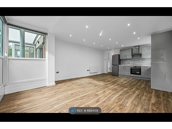 2 Bedroom Flat To Rent In Streatham, London, SW16