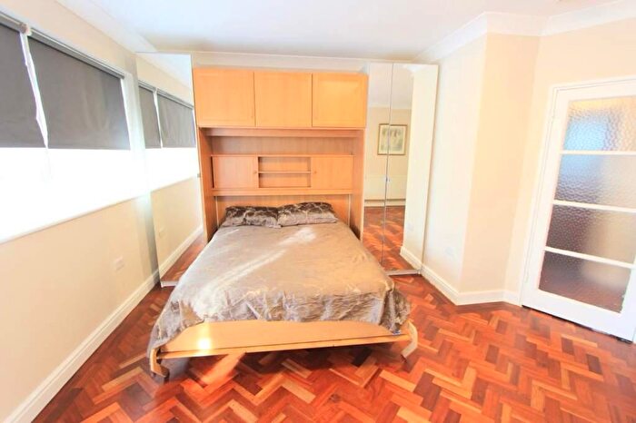 Studio To Rent In Green Lanes, London, N13