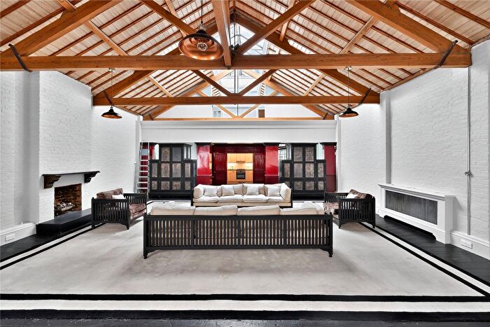 2 Bedroom Flat To Rent In Vine Yard, London, SE1