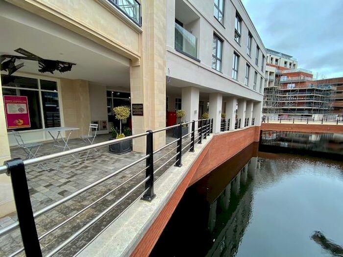2 Bedroom Apartment To Rent In The Colonnade, Maidenhead, SL6