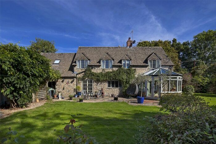 4 Bedroom Detached House For Sale In Wroslyn Road, Freeland, Witney, Oxfordshire, OX29
