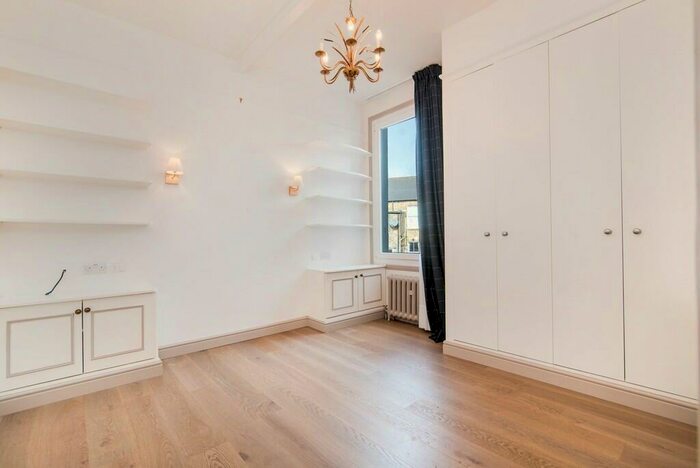 3 Bedroom Apartment For Sale In Rainham Road, Kensal Green, NW10