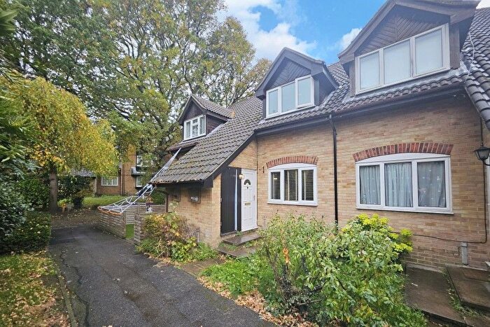 2 Bedroom Property To Rent In Addlestone, Surrey, KT15