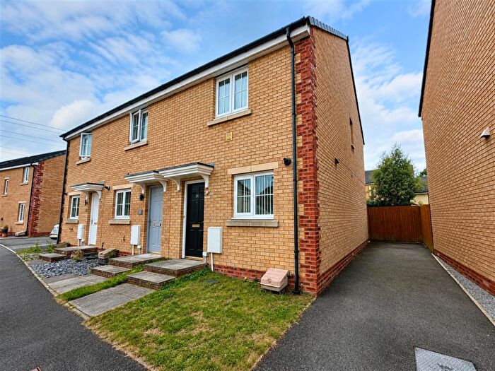 2 Bedroom End Of Terrace House To Rent In Rhodfa Cnocell Y Coed, Broadlands, Bridgend, Bridgend County Borough, CF31