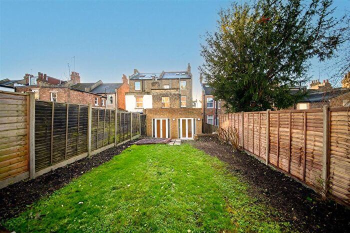 Studio To Rent In Dollis Road, London, N3