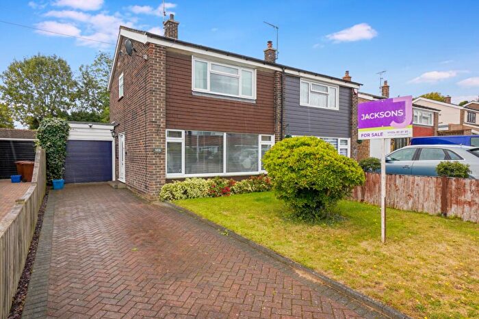3 Bedroom Semi-Detached House For Sale In Cherry Tree Road, Rainham, ME8