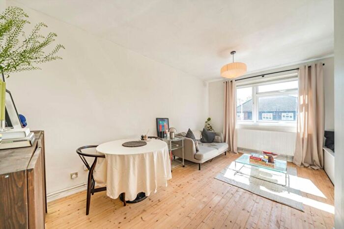 1 Bedroom Flat For Sale In Devonshire Road, Honor Oak, SE23