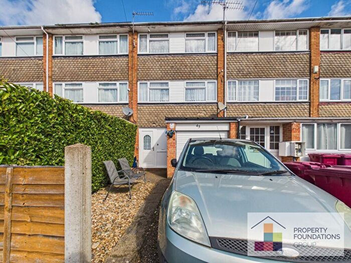 4 Bedroom Terraced House To Rent In Elvaston Way, Reading, Berkshire, RG30