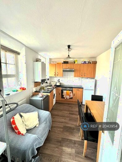4 Bedroom Flat To Rent In Arrowsmith House, London, SE11