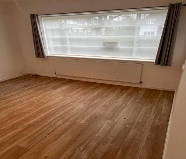 2 Bedroom Flat To Rent In Ossulton Way, Hampstead Garden Suburb, N2