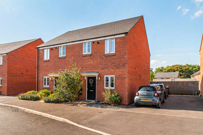 2 Bedroom Semi-Detached House For Sale In Hermon Road, Banbury, Oxfordshire, OX16