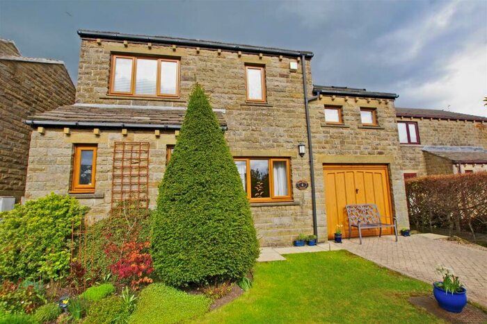 4 Bedroom Detached House For Sale In Fall Spring Green, Stainland, HX4