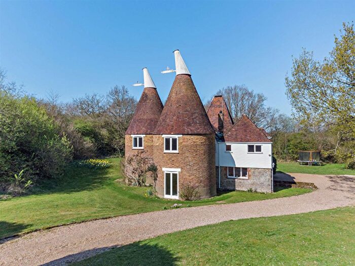 4 Bedroom Detached House For Sale In Dean Street, East Farleigh, Maidstone, ME15