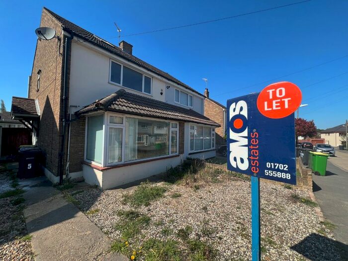 4 Bedroom Semi-Detached House To Rent In Woodside Chase, Hockley, Essex, SS5