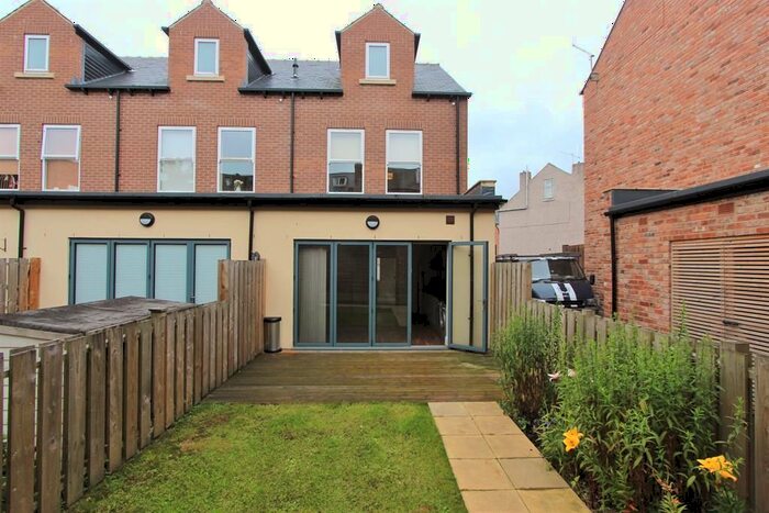 3 Bedroom End Of Terrace House To Rent In Onslow Road, Sheffield, S11