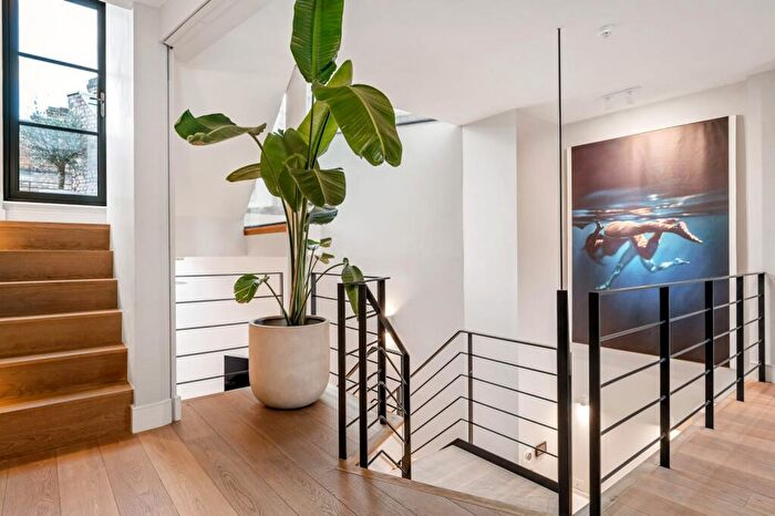 3 Bedroom Terraced House To Rent In Padbury Court, London, E2