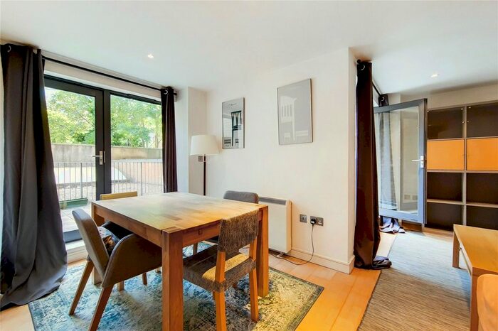 3 Bedroom Flat To Rent In William Road, Euston, London, NW1