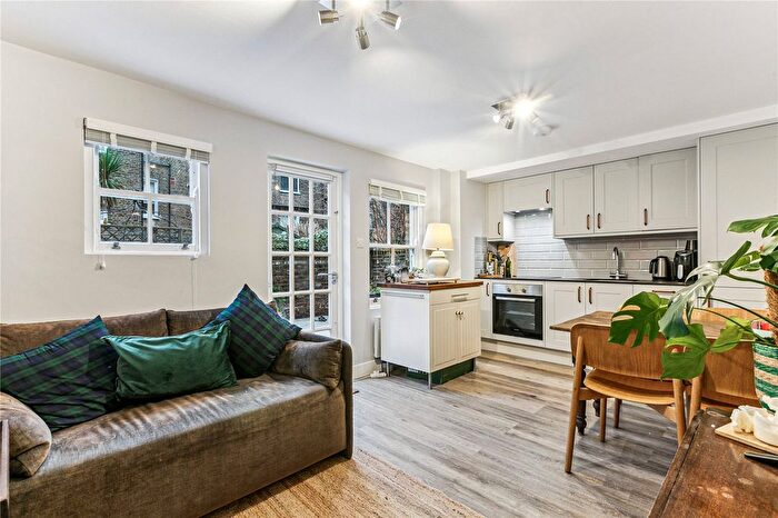 2 Bedroom Flat To Rent In St. Charles Square, London, W10