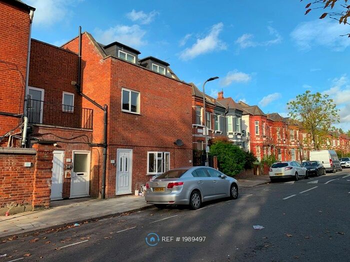 5 Bedroom Flat To Rent In Rear Of - Cricklewood Broadway, London, NW2