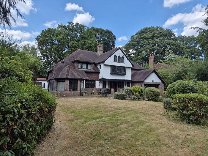 5 Bedroom Detached House For Sale In Bassett Wood Road, Southampton, SO16