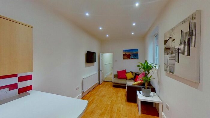 5 Bedroom Property To Rent In Victory Road, Portsmouth, Portsmouth, PO1