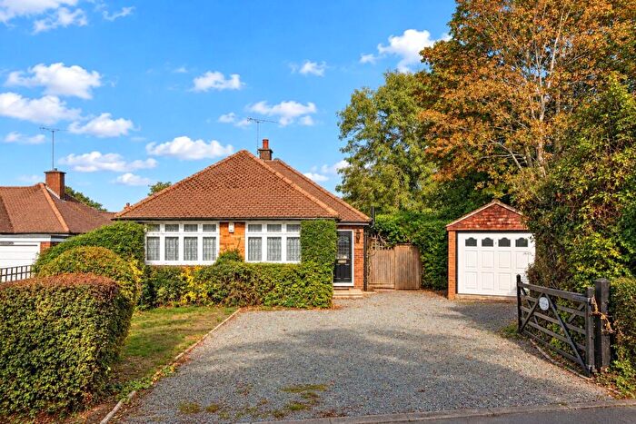 2 Bedroom Bungalow For Sale In School Lane, West Horsley, KT24