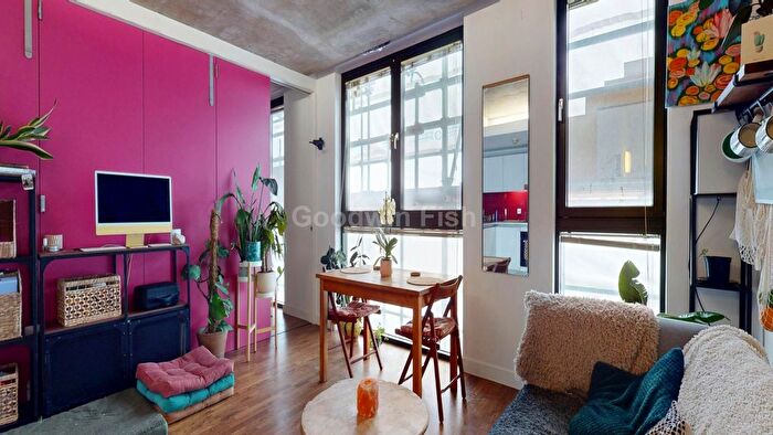 2 Bedroom Flat For Sale In Chips, Lampwick Lane, New Islington, M4