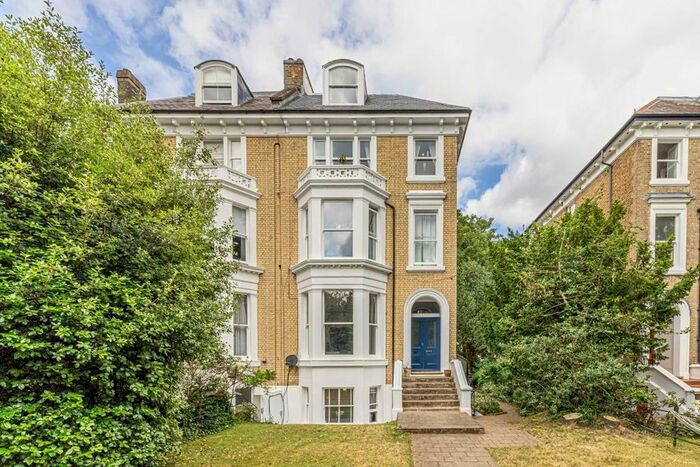 2 Bedroom Flat To Rent In Cambridge Park, Twickenham, TW1