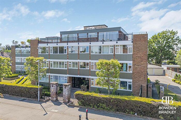 2 Bedroom Apartment For Sale In Ashurst Drive, Ilford, IG6