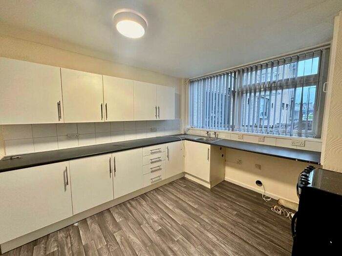 3 Bedroom Maisonette To Rent In Chadwick Walk, Swinton, Manchester, M27