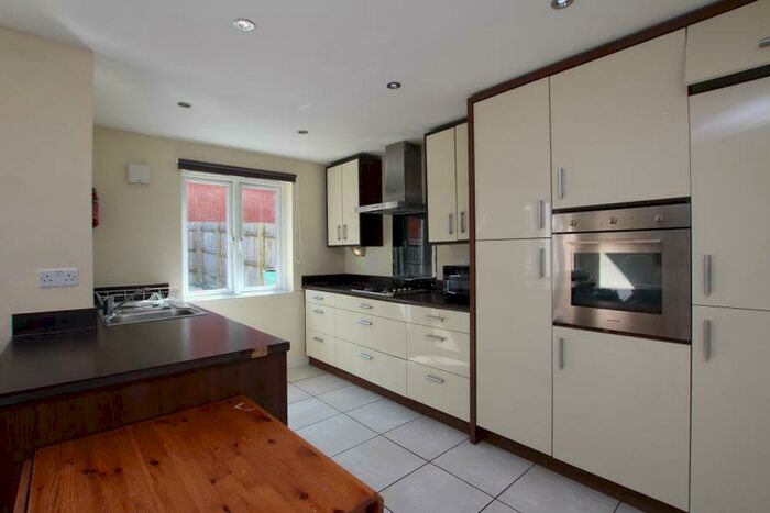 6 Bedroom Town House To Rent In Eastfields Road - Stoke Gifford, BS16