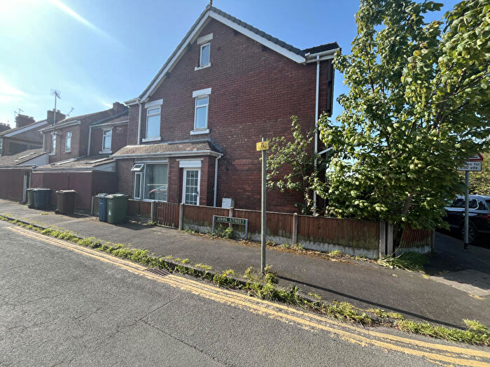 3 Bedroom Flat To Rent In Cambridge Street, Stafford, ST16