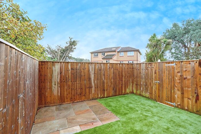 1 Bedroom Flat For Sale In Bournemouth Road, Poole, Dorset, BH14