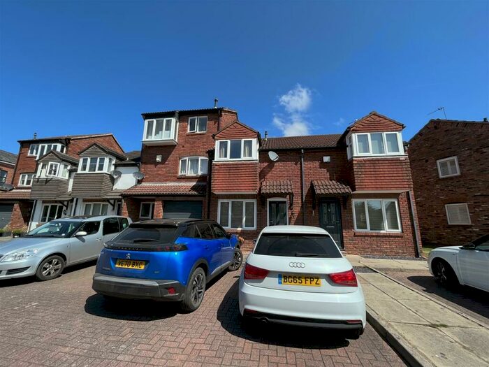 2 Bedroom Mews To Rent In Kensington Court, Wilmslow, SK9