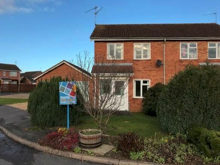 3 Bedroom Semi-Detached House To Rent In Willow Road, Stamford, PE9