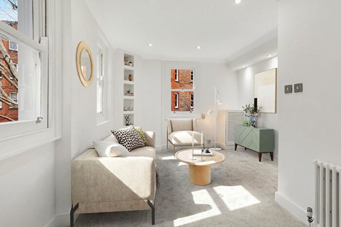 1 Bedroom Flat For Sale In Nevern Square, Earls Court, London, SW5