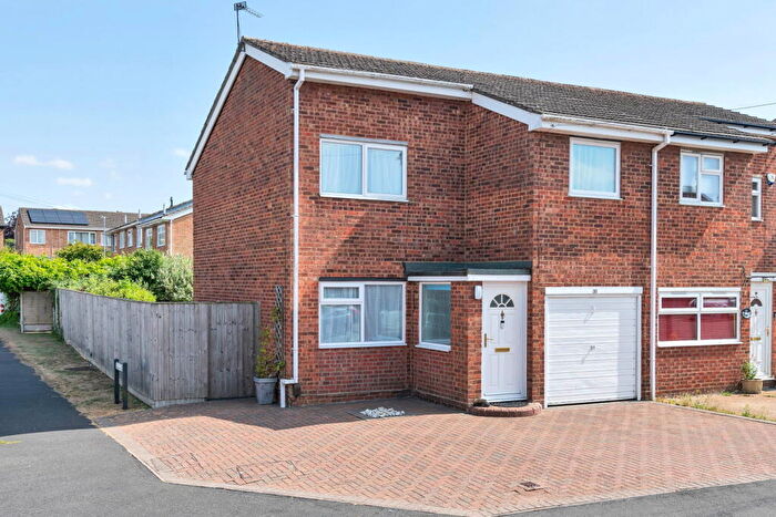 3 Bedroom Semi-Detached House For Sale In Pettis Road, St. Ives, PE27