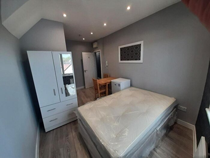 Studio To Rent In Tabard Street, London, SE1