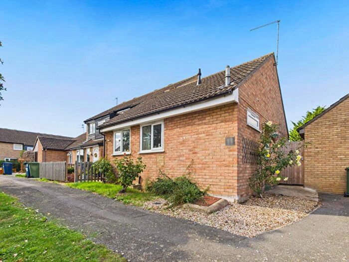1 Bedroom Semi-Detached Bungalow For Sale In Edinburgh Drive, St Ives, Cambridgeshire., PE27