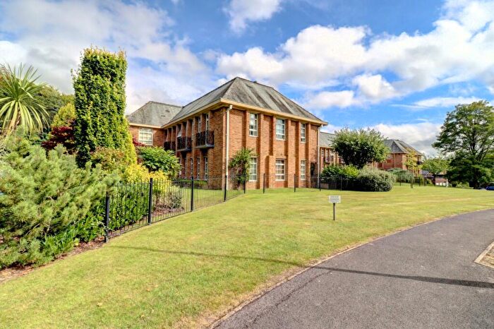 1 Bedroom Apartment For Sale In The Water Gardens, De Havilland Drive, Hazlemere, High Wycombe, HP15