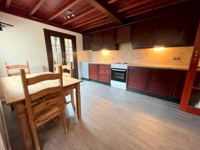 3 Bedroom Cottage To Rent In New Street, Netherton, Huddersfield HD4