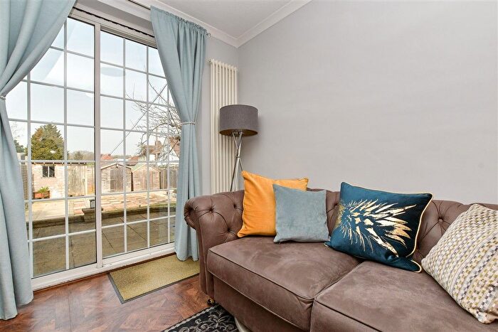 3 Bedroom Semi-Detached House For Sale In Fairhaven Avenue, Shirley, Croydon, Surrey, CR0