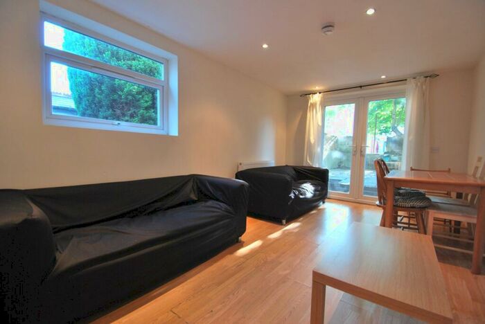 6 Bedroom House To Rent In Donald Street, Roath, CF24