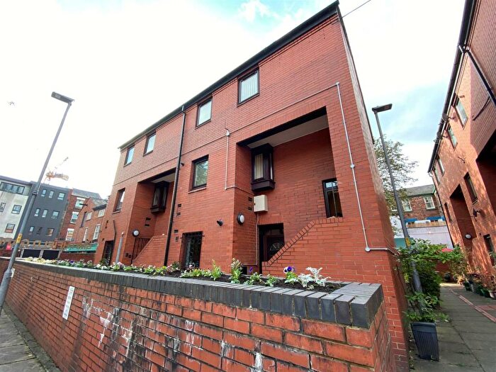 3 Bedroom House To Rent In Silver Jubilee Walk, Northern Quarter, Manchester, M4